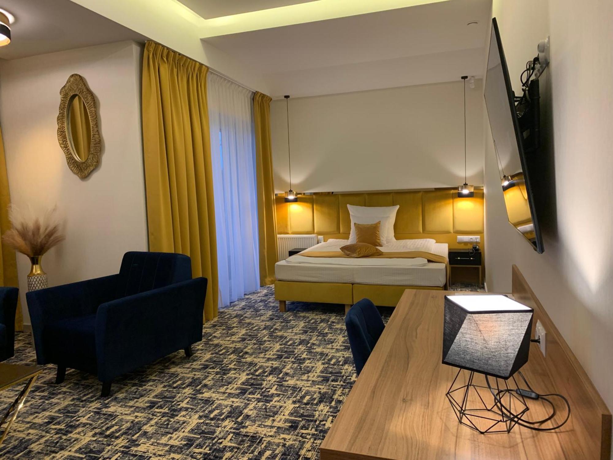 Aparthotel Piramida à Boleslawiec  Extérieur photo