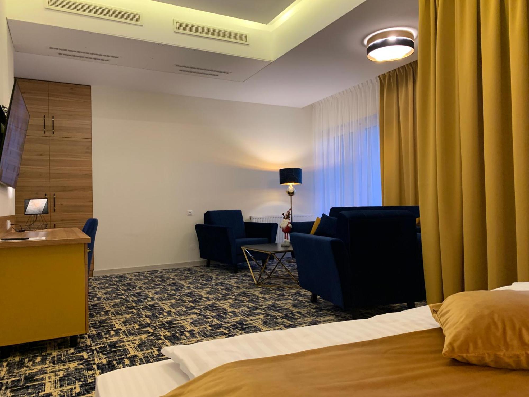 Aparthotel Piramida à Boleslawiec  Extérieur photo