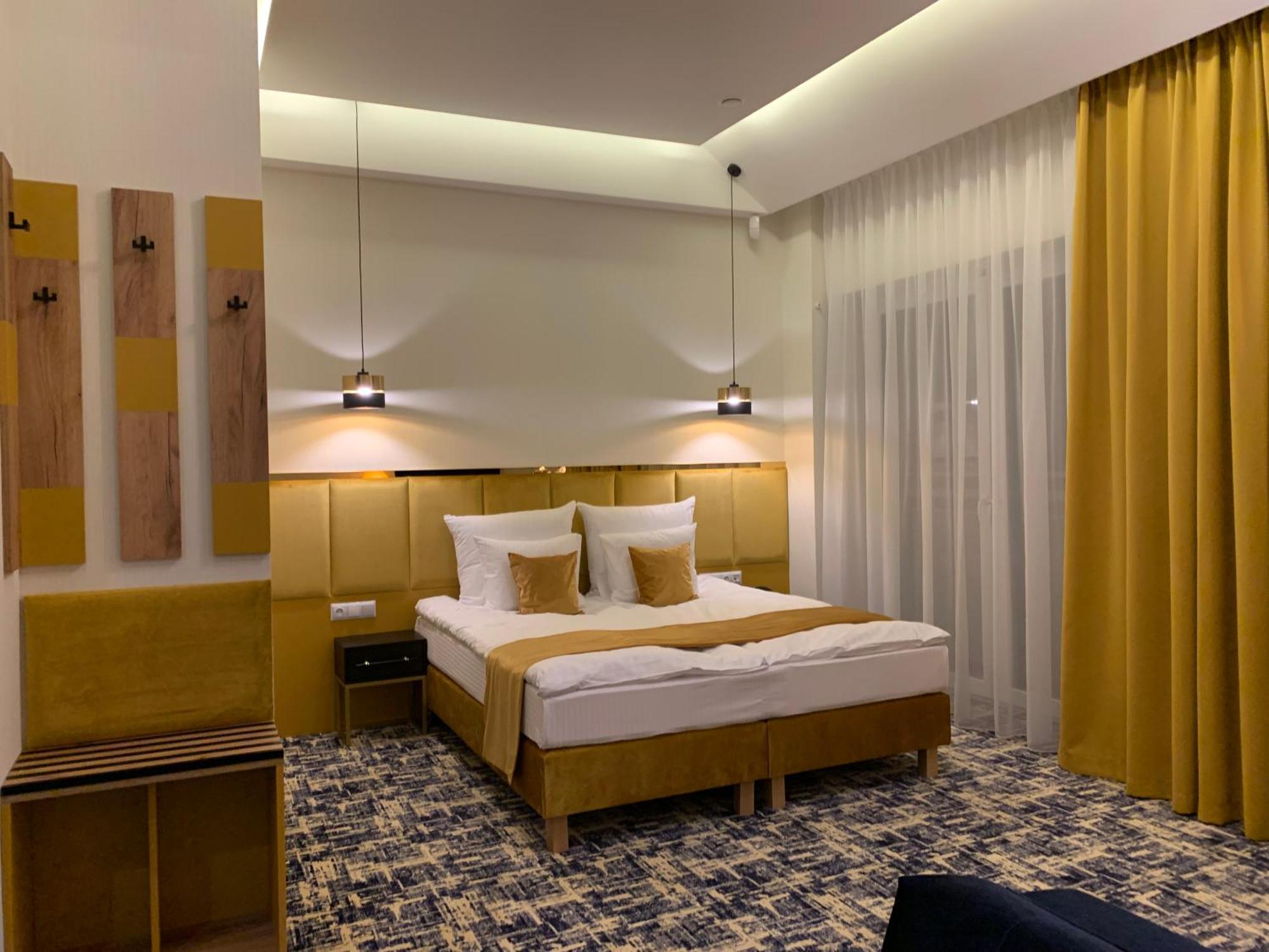 Aparthotel Piramida à Boleslawiec  Extérieur photo