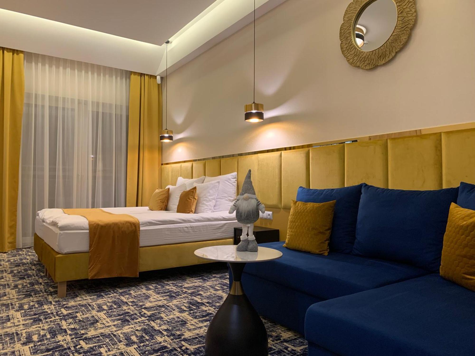 Aparthotel Piramida à Boleslawiec  Extérieur photo